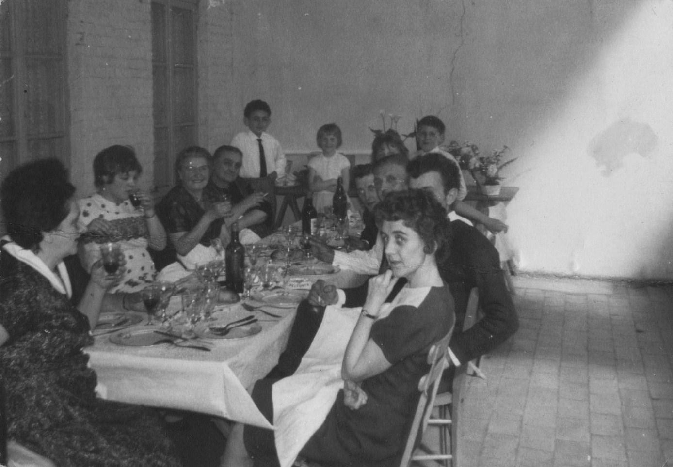1961, Café de Aurélie à Baisieux Sin